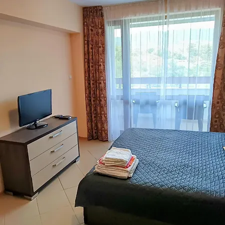 Hills View Apartment