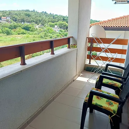 Hills View Apartment